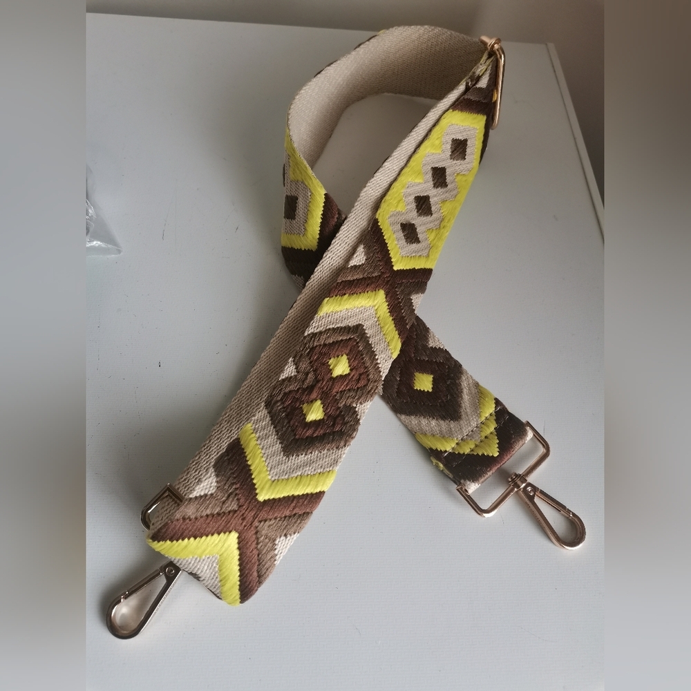 Ah Dorned  Guitar Style Strap